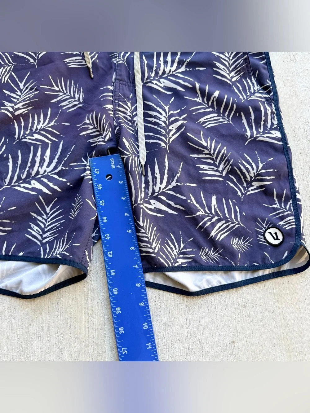 Vuori Cruise Board Shorts Floral All Over Print Men Size 34
